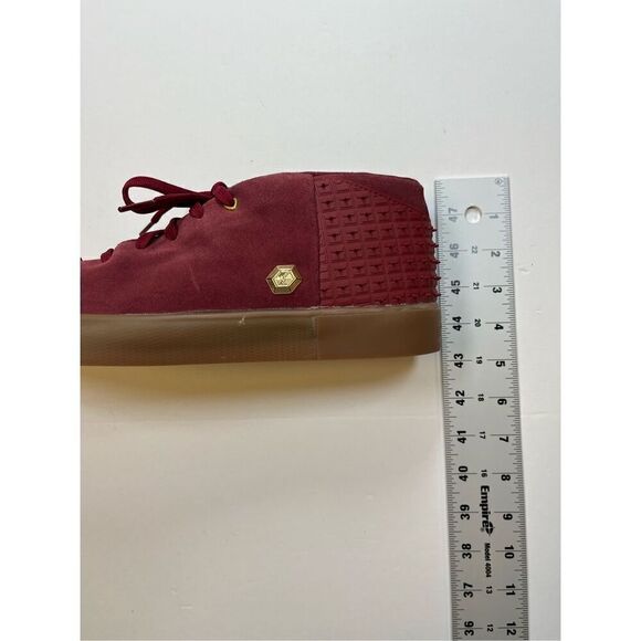 Nike LeBron 13 Lifestyle Cavaliers Team Red Gold Emblem Shoe 806396-600 Size 11 - Picture 9 of 10